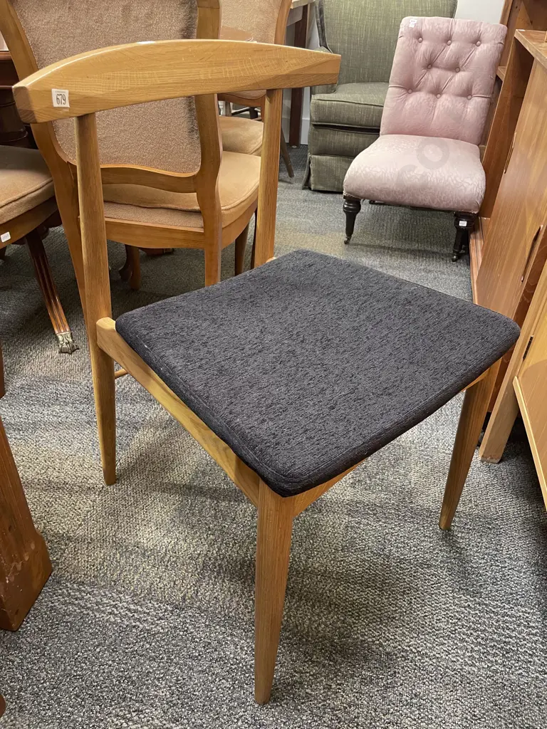 Scandinavian Style Single Dining Chair Image 1++