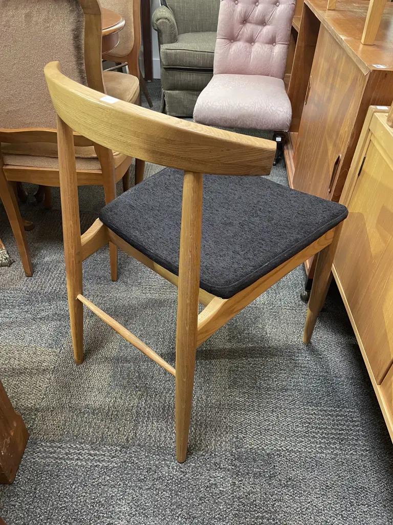Scandinavian Style Single Dining Chair Image 1++