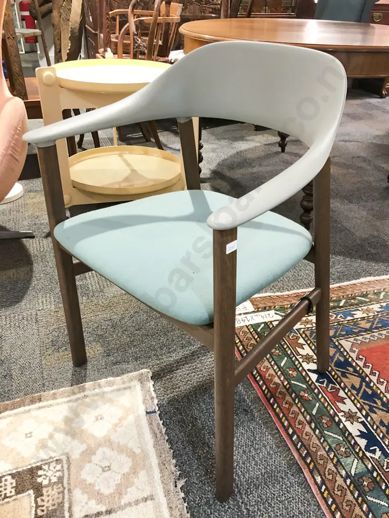 Modern Design Armchair Image 1++