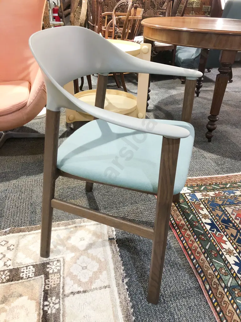 Modern Design Armchair Image 1++