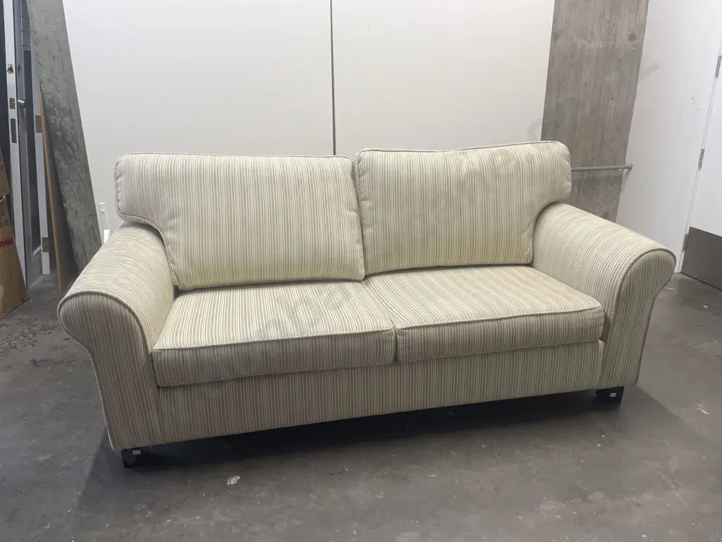 Modern Upholstered Two Piece Lounge Suite Image 1++