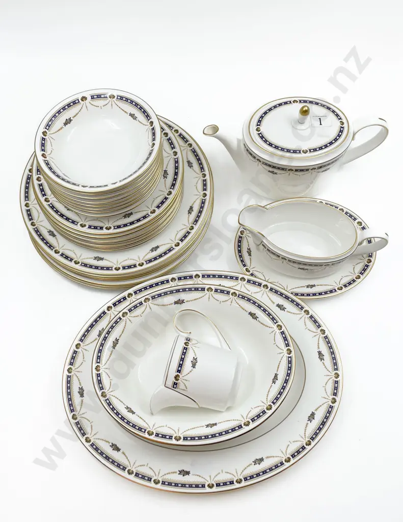 Coalport "Sherborne" Pattern Part Dinnerset Image 1++