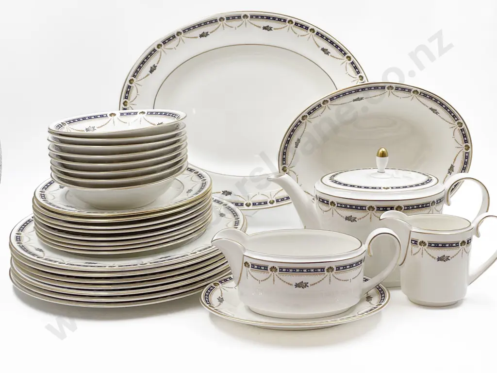 Coalport "Sherborne" Pattern Part Dinnerset Image 1++