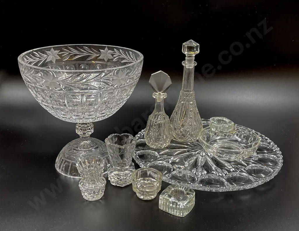 A Quantity of Assorted Crystal & Glassware Image 1++
