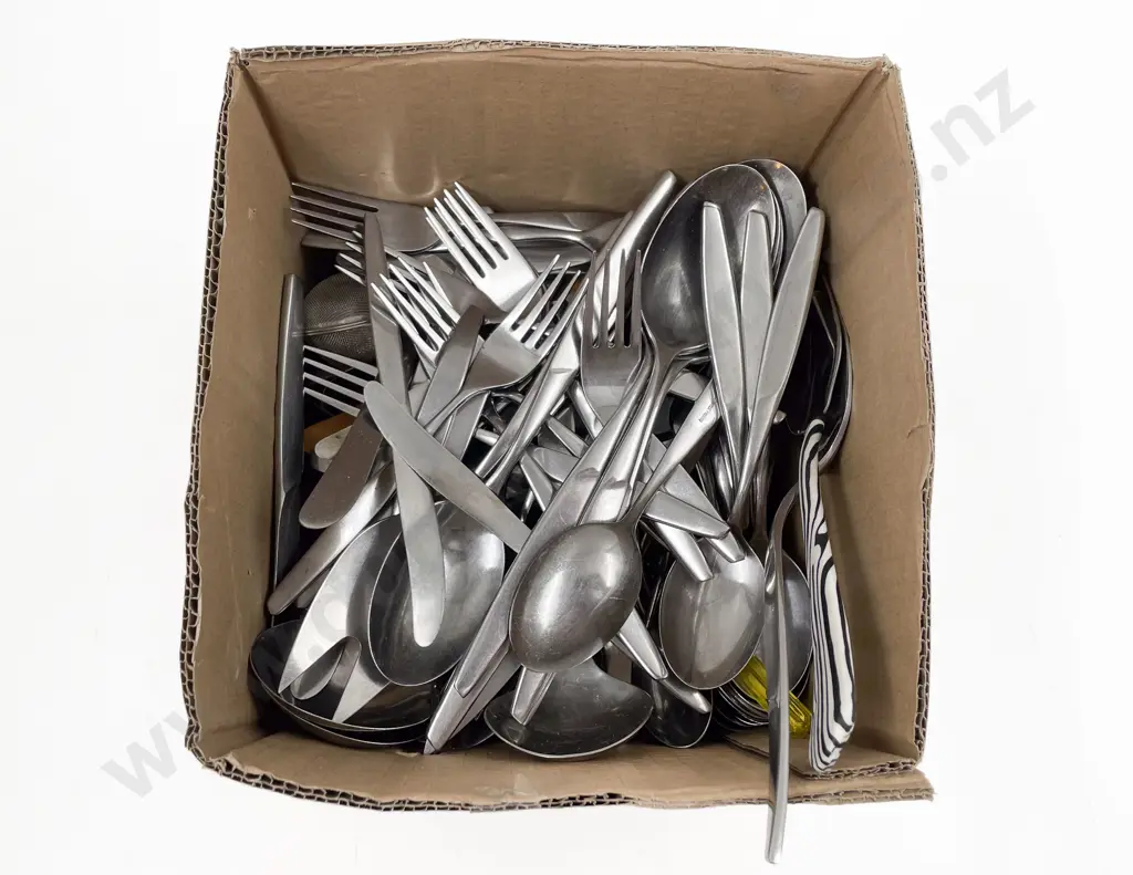 Quantity of Assorted Plated Cutlery Image 1++