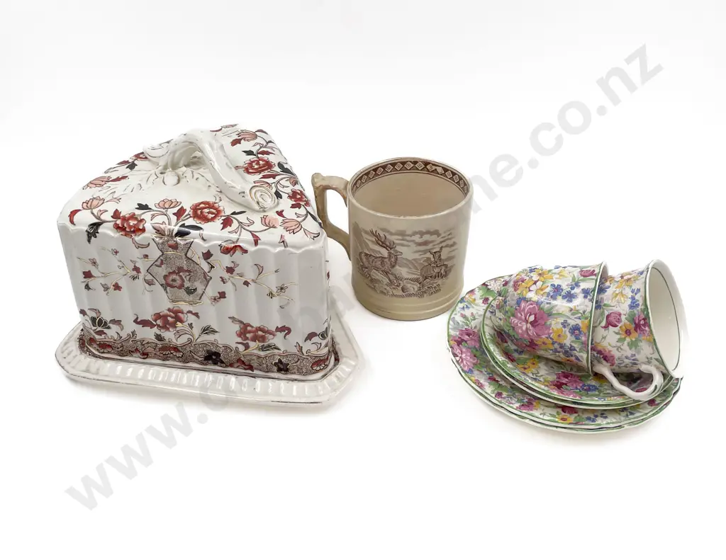 Vict Triangular Cheese Dish Image 1++