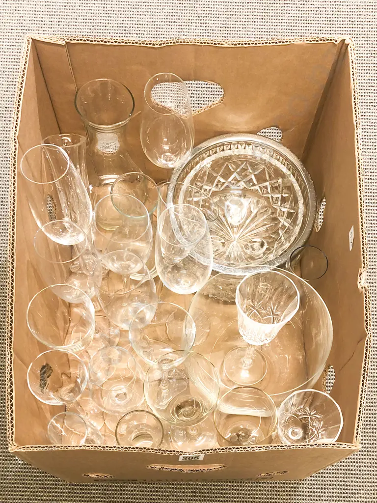 Quantity of Assorted Crystal & Glassware Image 1++