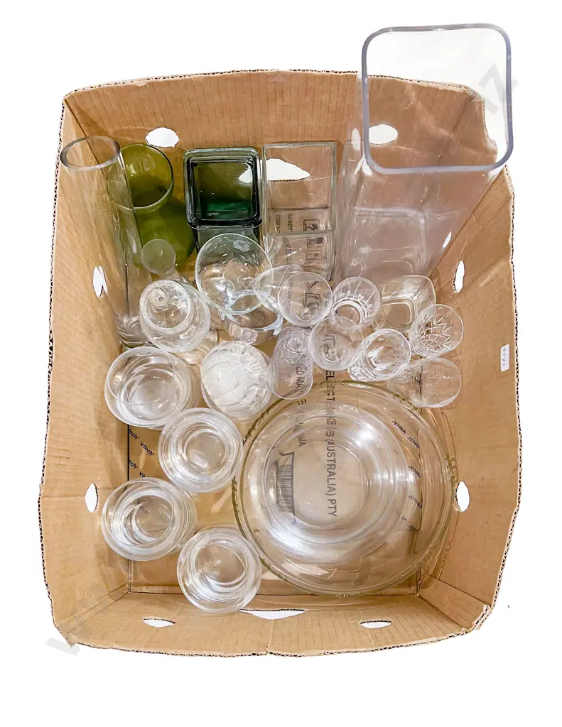 Box of Assorted Glassware Image 1++
