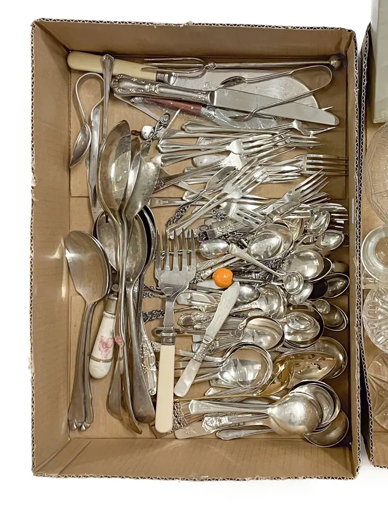 Box Quantity of Assorted Cutlery Image 1++