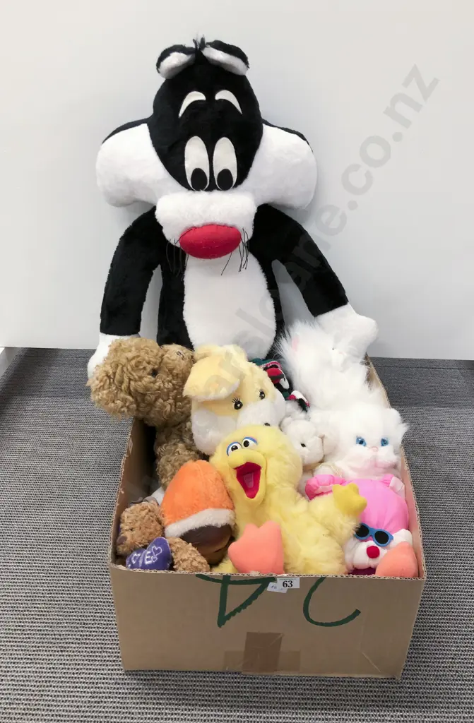 Quantity of Assorted Childrens Soft Toys Image 1++