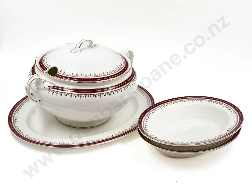 Four Pieces of Aynsley "Durham" Pattern Dinner China Image 1++