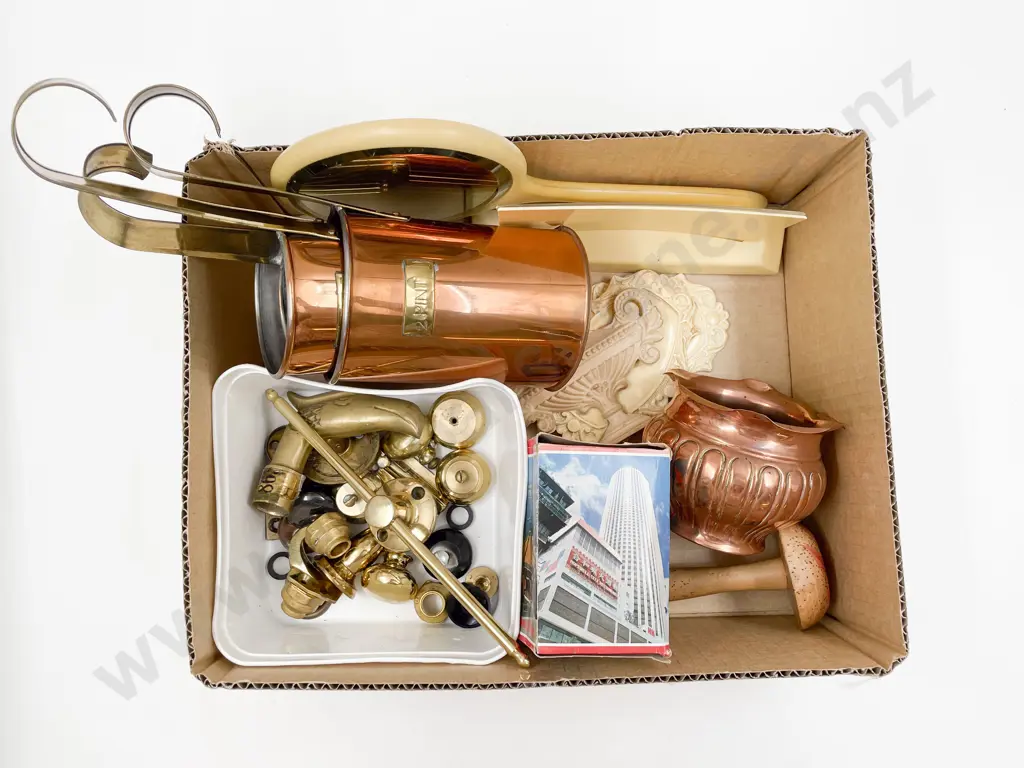 Box Lot of Assorted Metalware etc Image 1++