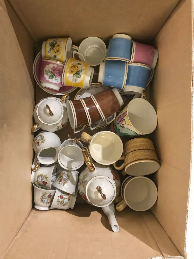 Box Quantity of Assorted Fancy Tea China Image 1++