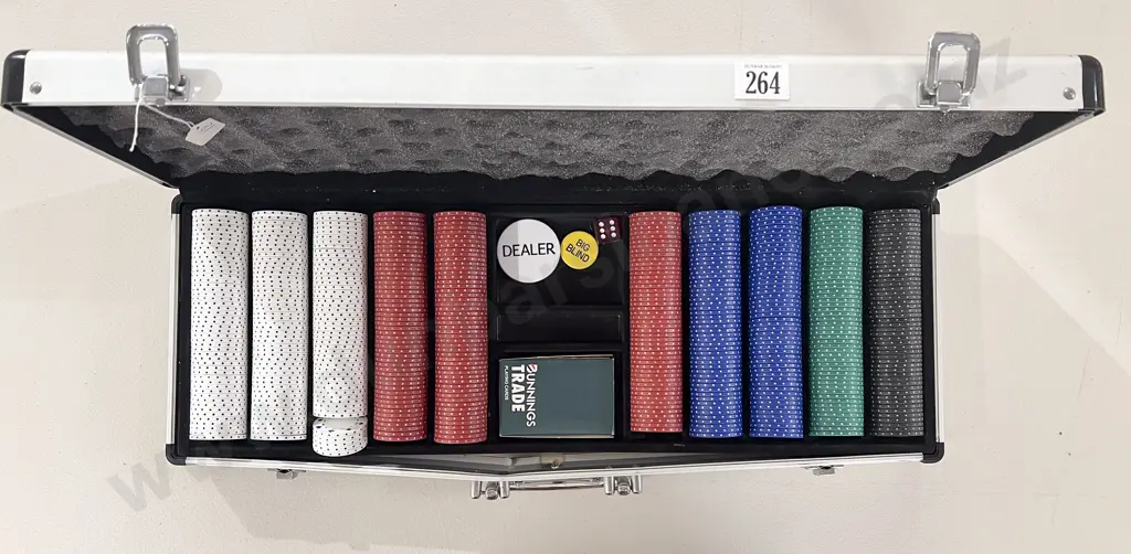 Cased Clay Chip Poker Set Image 1++