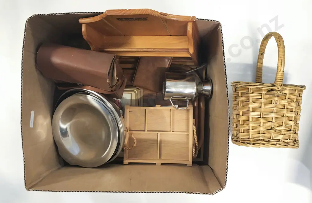 Three Boxes of Decorative Homewares etc Image 1++