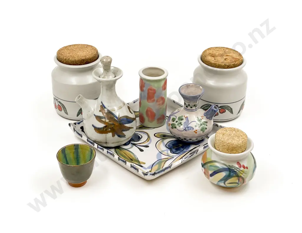 Quantity of Assorted Glazed Pottery & Stoneware etc Image 1++