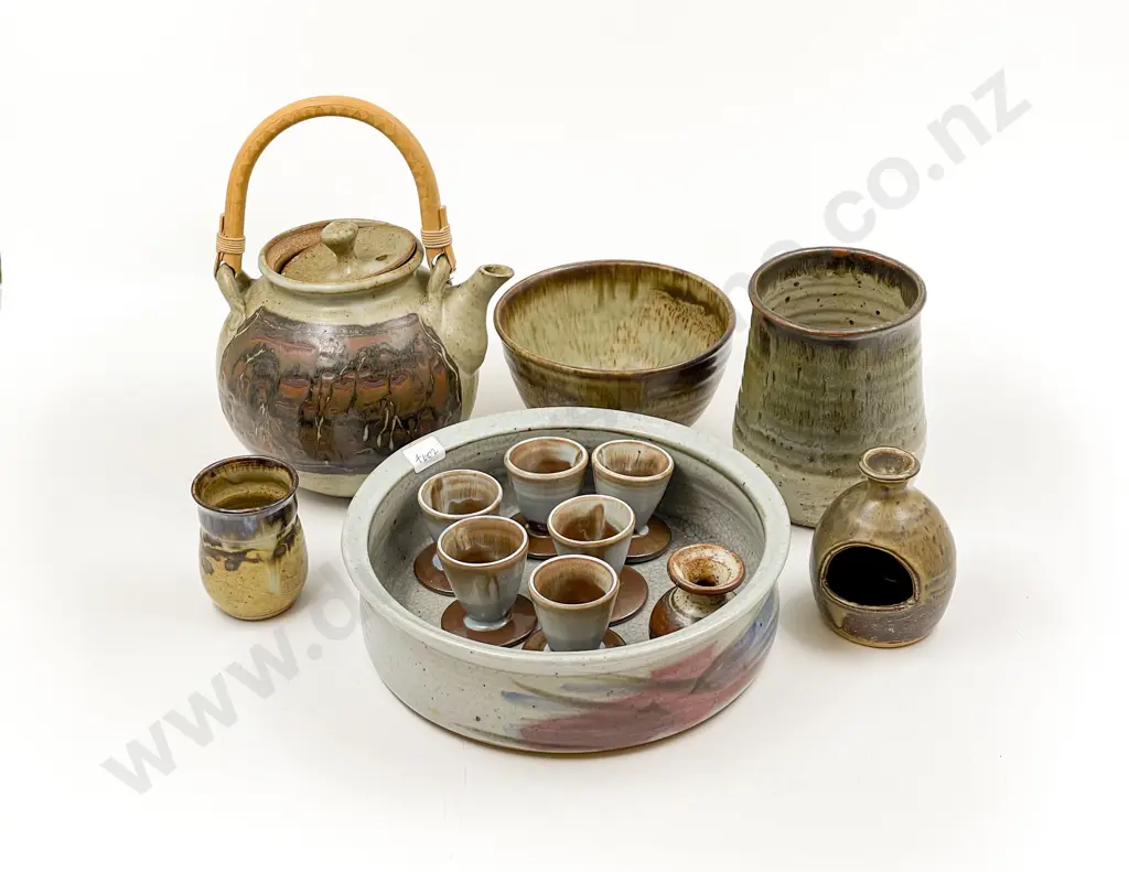 Quantity of Assorted Glazed Pottery Image 1++