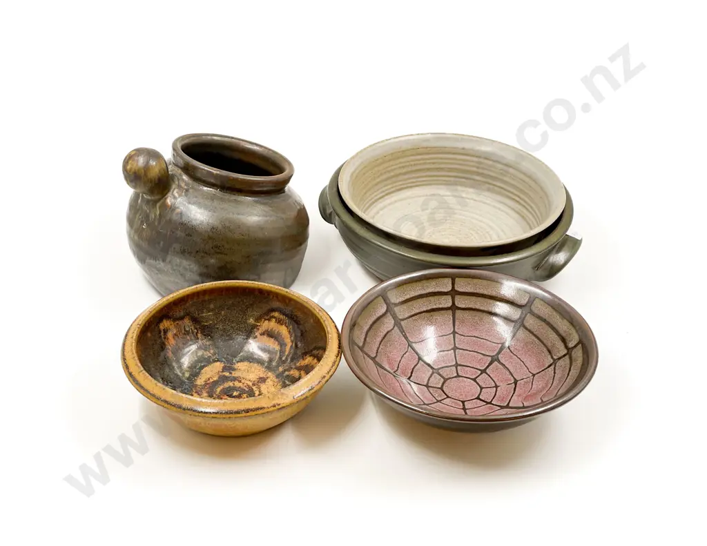 Quantity of Assorted Pottery Image 1++