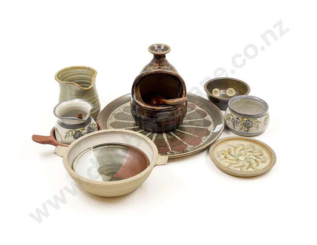 Quantity of Assorted Pottery Image 1++