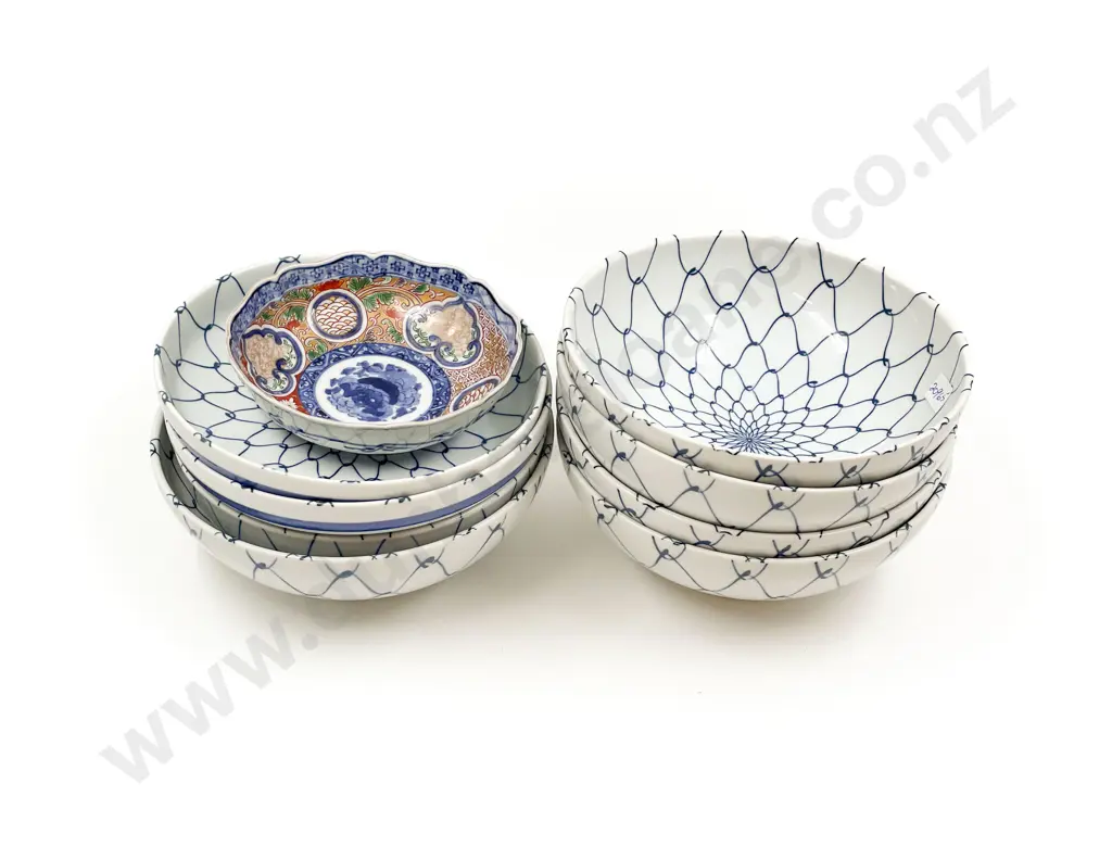 Quantity of Assorted Blue & White Food Bowls etc Image 1++