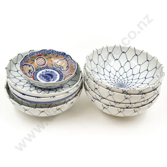 Quantity of Assorted Blue & White Food Bowls etc