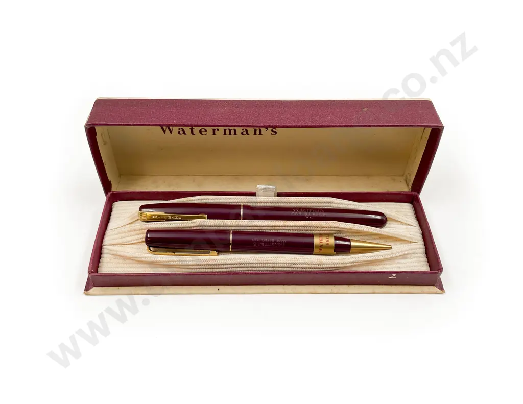 Vintage Boxed Waterman Fountain Pen and Pencil Image 1++