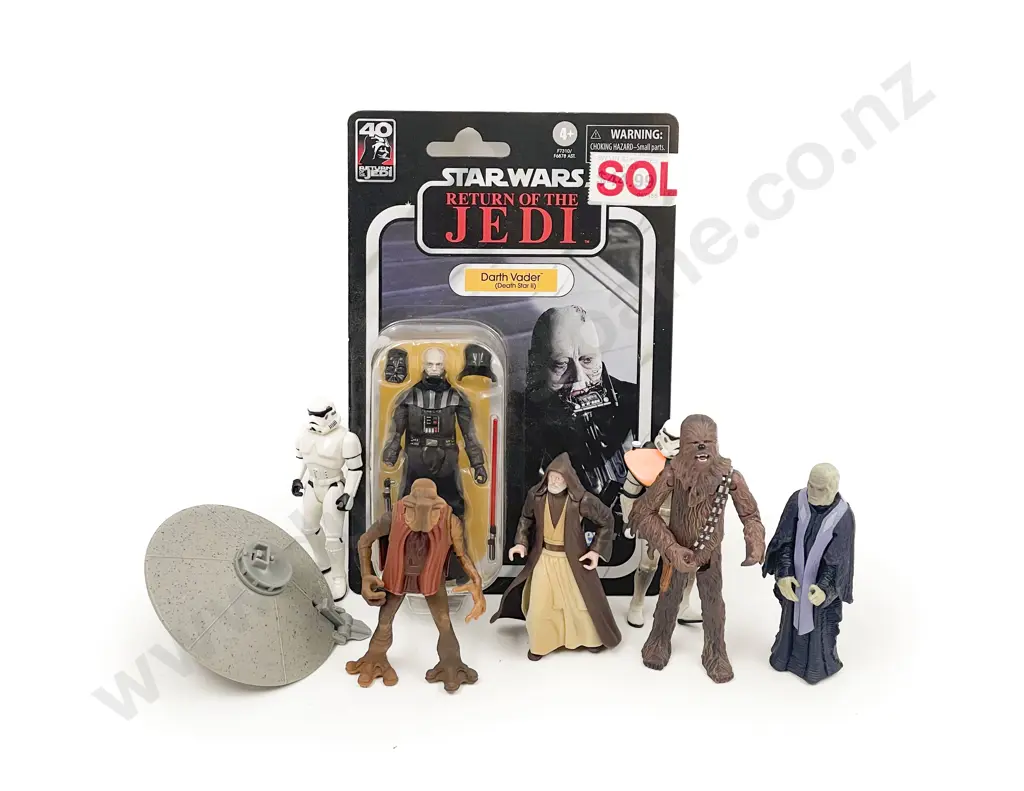 Quantity of Assorted Star Wars Figures & Assorted Image 1++