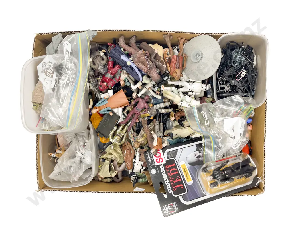 Quantity of Assorted Star Wars Figures & Assorted Image 1++