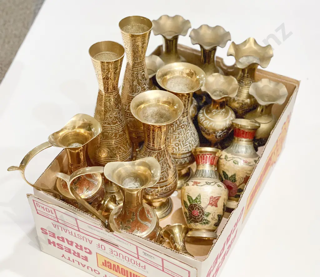 Quantity of Assorted Brass Vases etc Image 1++