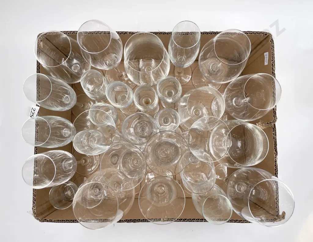 Quantity of Assorted Wine Glasses Image 1++