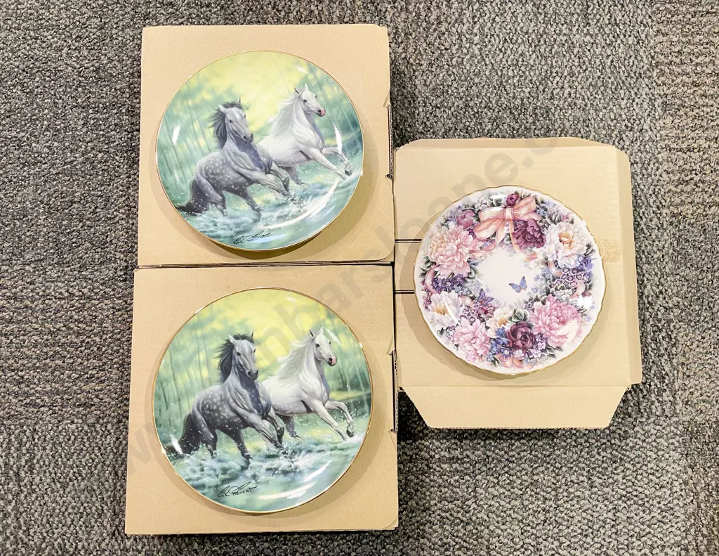 Quantity of Assorted Boxed Comm. Plates etc including Royal Albert Image 1++