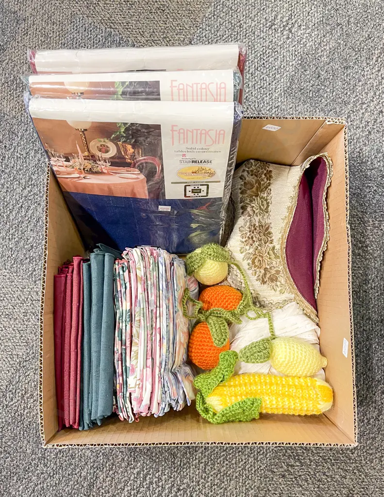 Box of Assorted Linens etc Image 1++