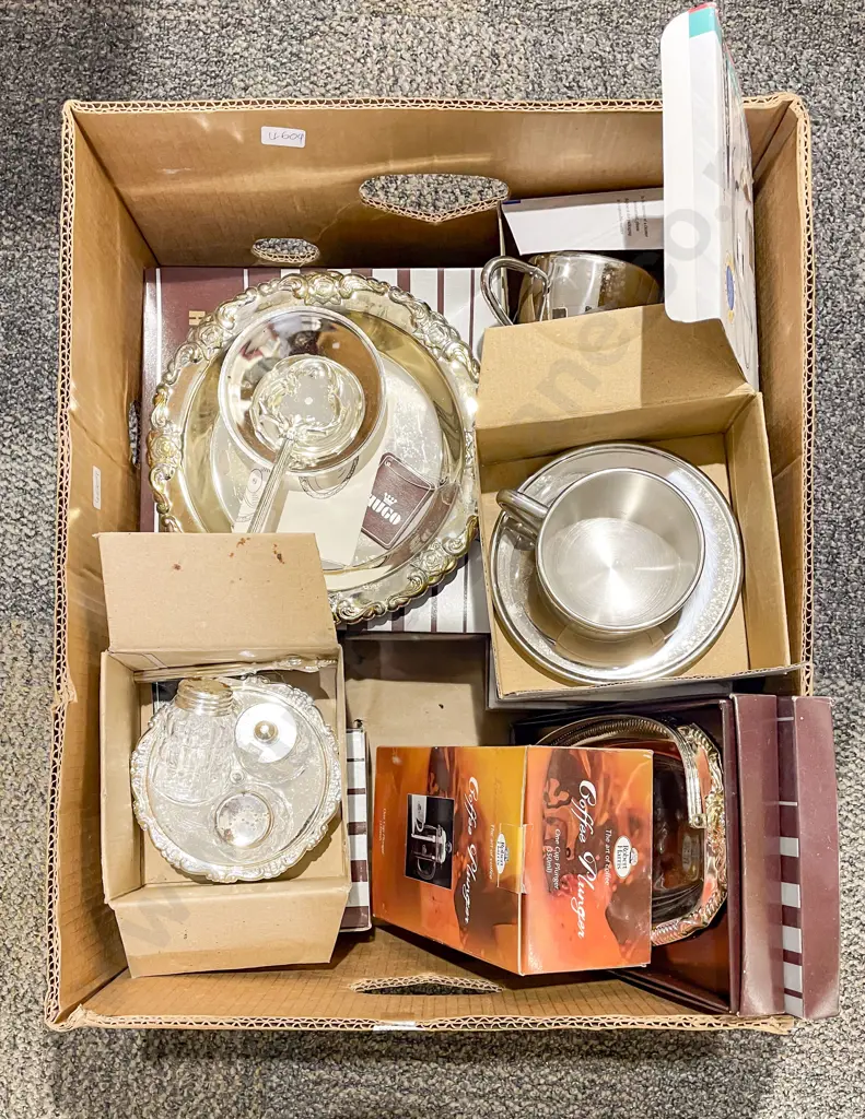 Quantity of Assorted Single Boxed Silver Plate Items etc Image 1++
