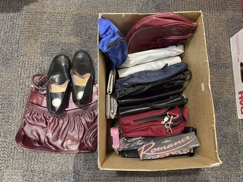 Quantity of Assorted Ladies Bags etc Image 1++
