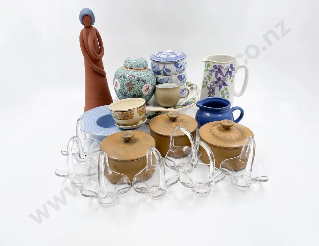 Box of Assorted China & Glassware etc Image 1++