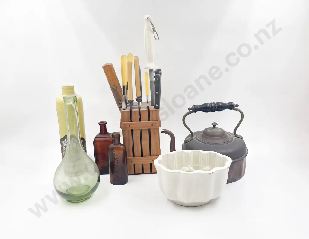 Quantity of Assorted Vintage incl Knife Block Jelly Mould etc Image 1++