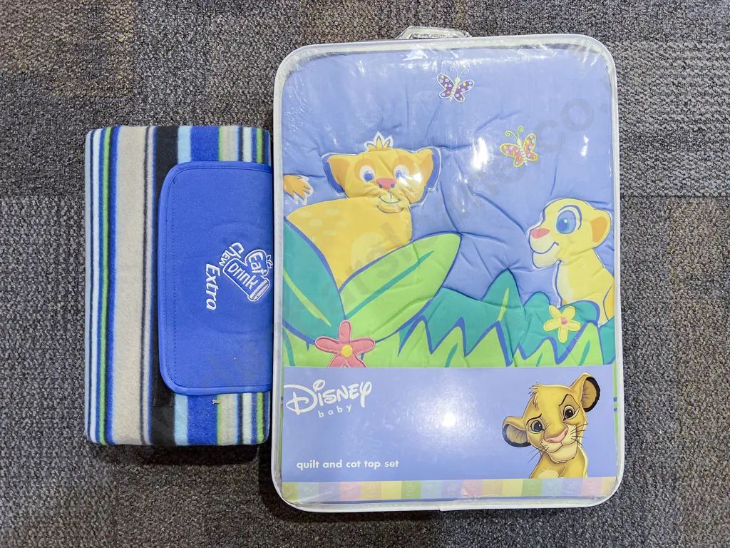 Box of Assorted Linens Image 1++