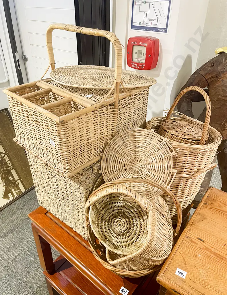 Quantity of Assorted Wicker Items Image 1++