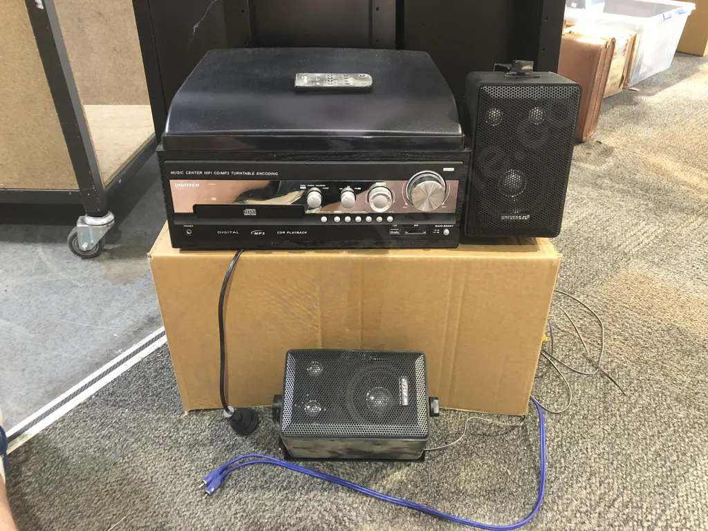 Digitech Hifi Music Centre together with Assorted Speakers Image 1++
