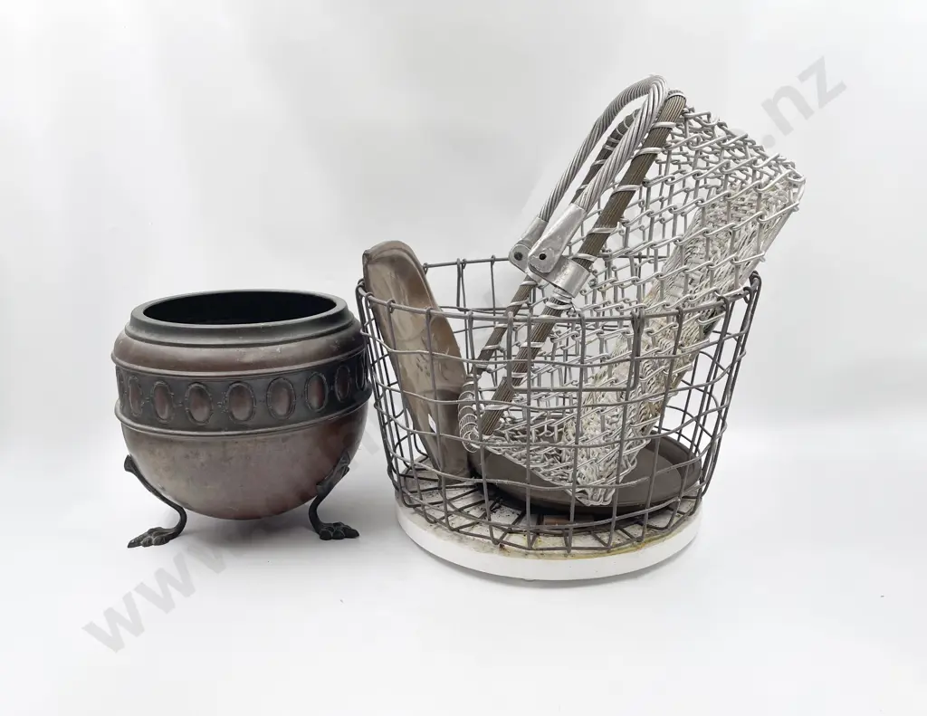 Quantity of Assorted Metalware etc Image 1++