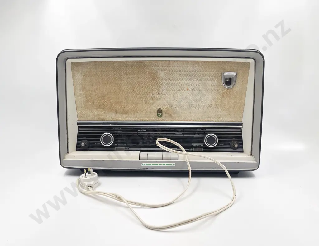 Vintage Fleetwood Radio Image 1++