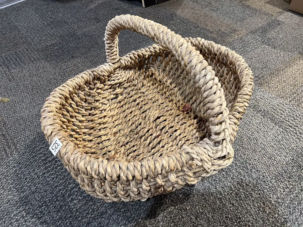 Vintage Wicker Dog Basket Image 1++