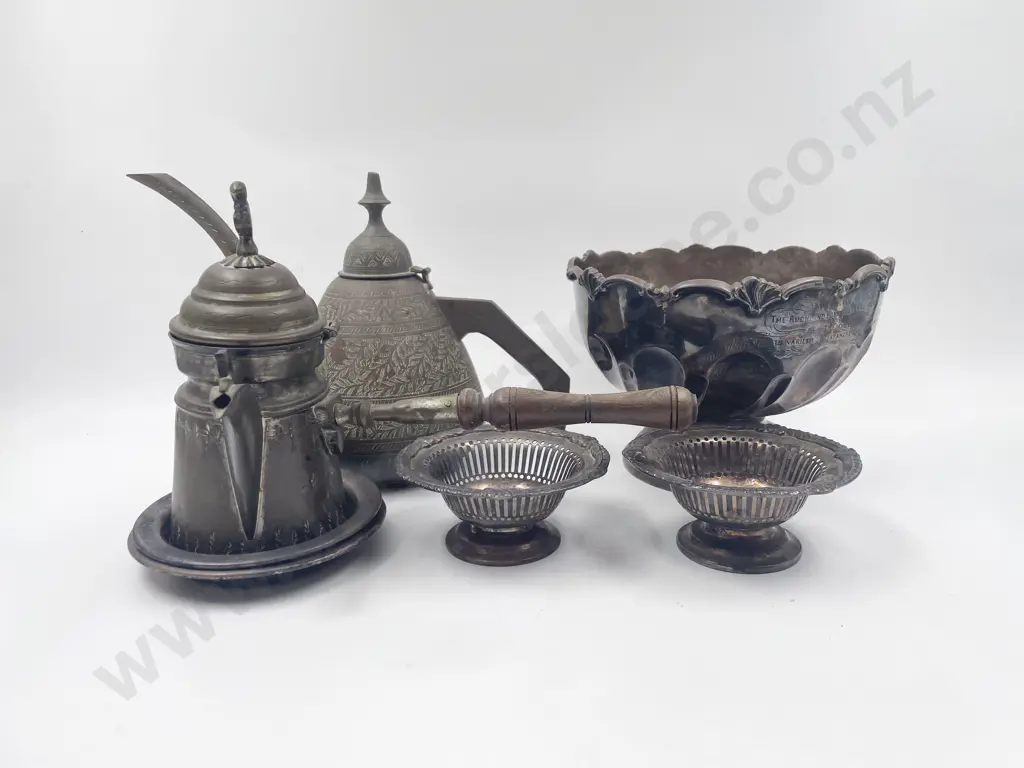 Box Quantity of Assorted Metalware Image 1++