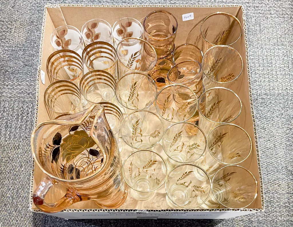 Quantity of Assorted Glassware Image 1++