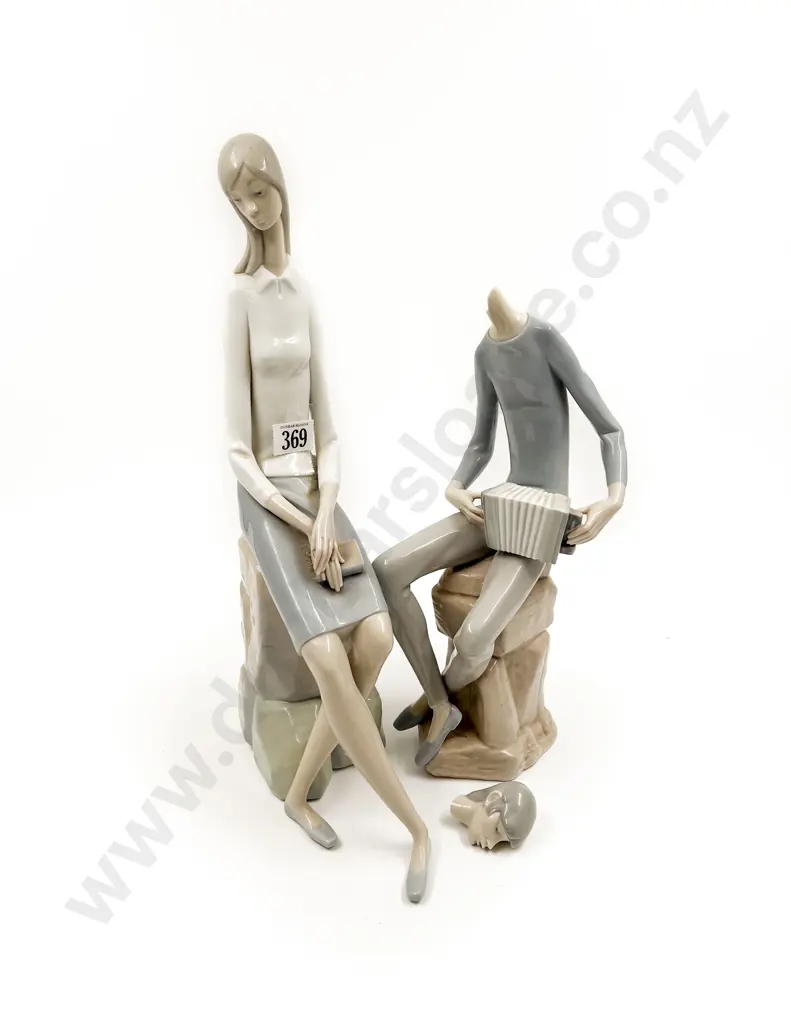 Two Lladro Figures - One A/F Image 1++
