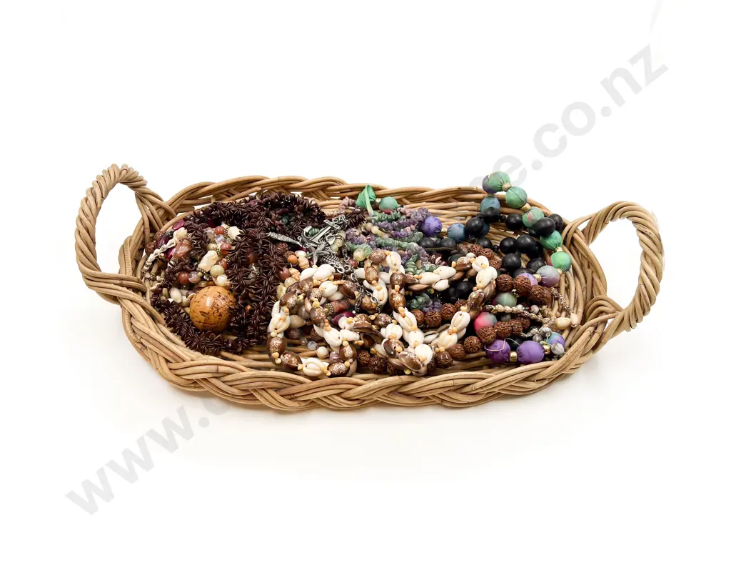 Quantity of Assorted Costume Jewellery Necklaces etc Image 1++