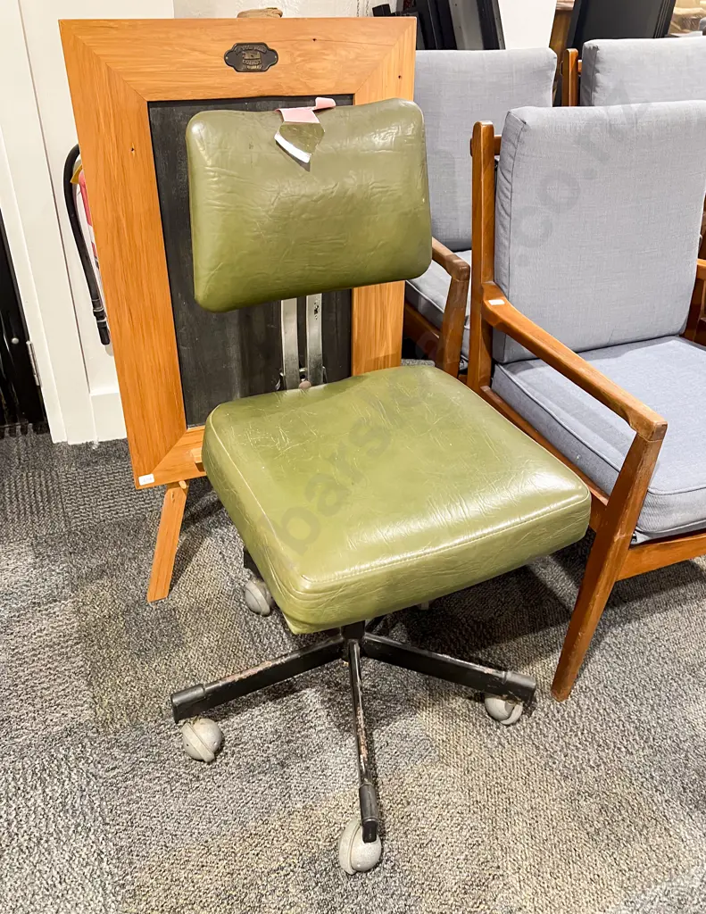 Mid Century Vinyl Covered Office Chair Image 1++