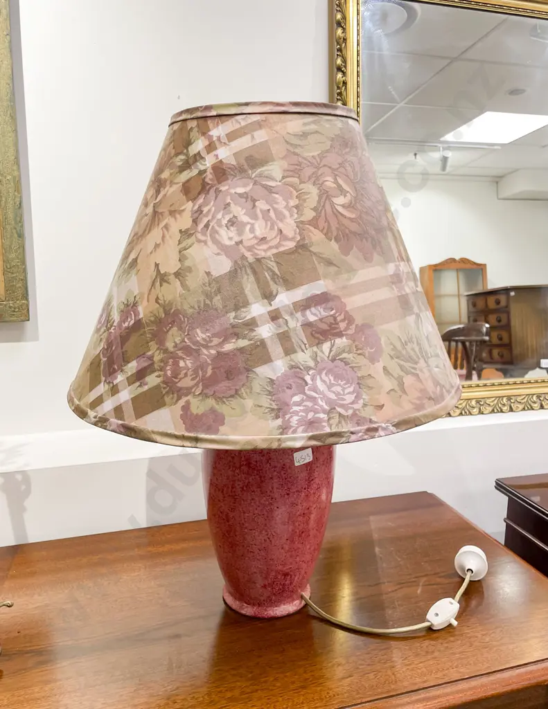 Vase Form Table Lamp Image 1++