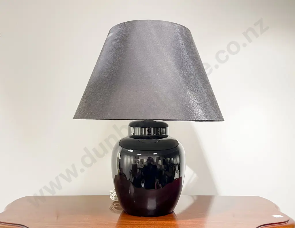 Vase Form Table Lamp Image 1++