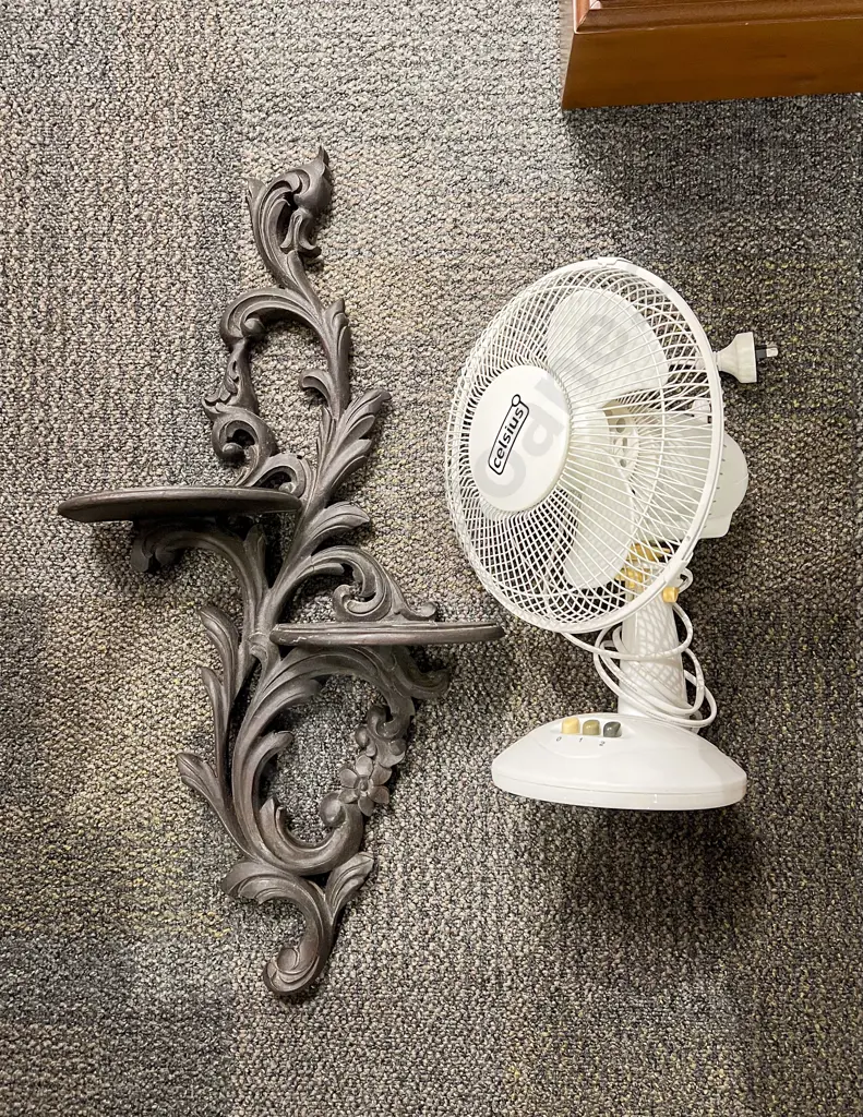 Whatnot Wall Shelf together with Modern Fan Image 1++
